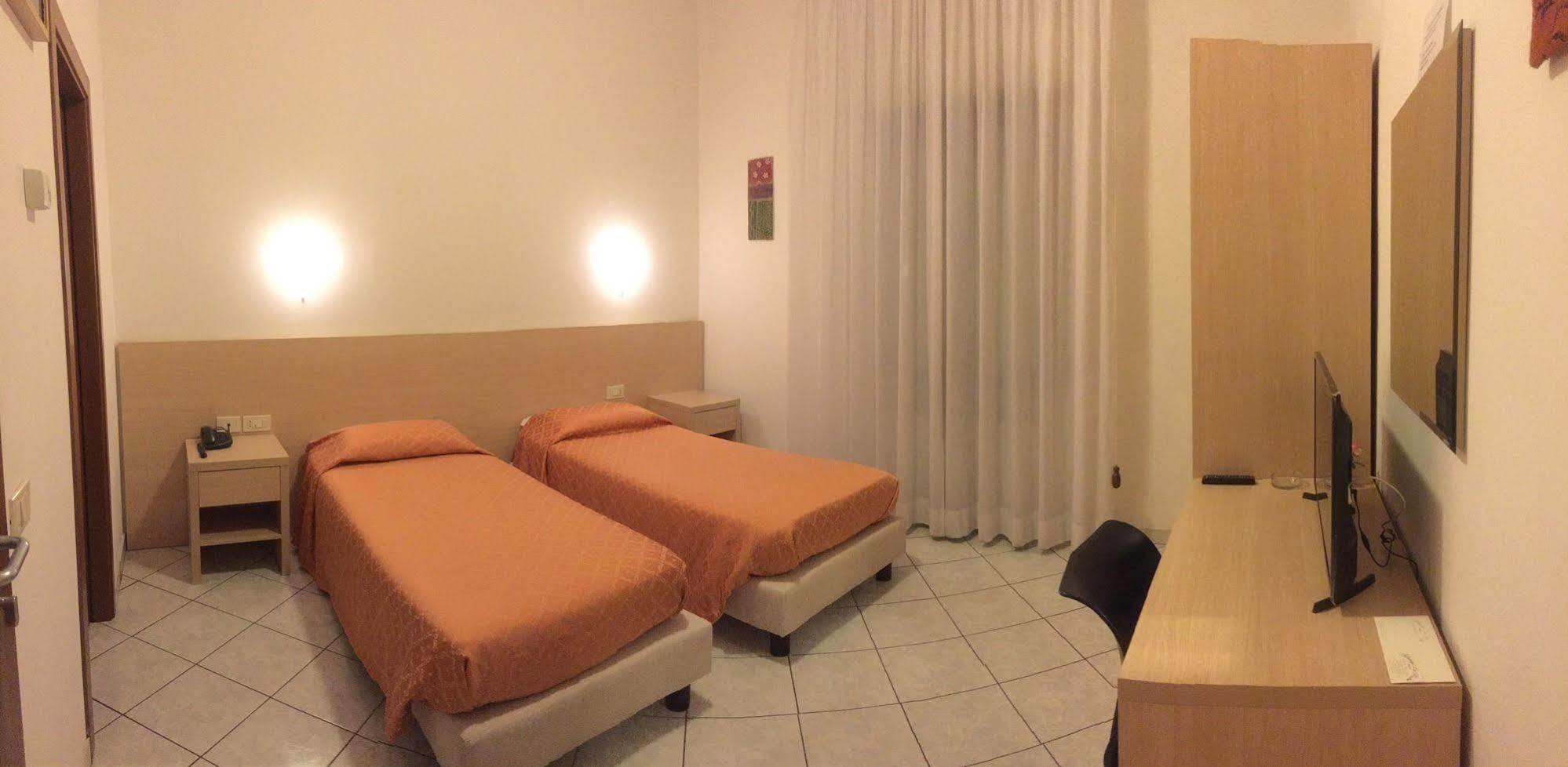 巴迪亚尔皮诺 阿雷佐波斯塔旅馆酒店 外观 照片